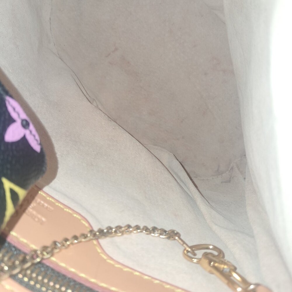 Really nice bucket style bag with change purse - image 10